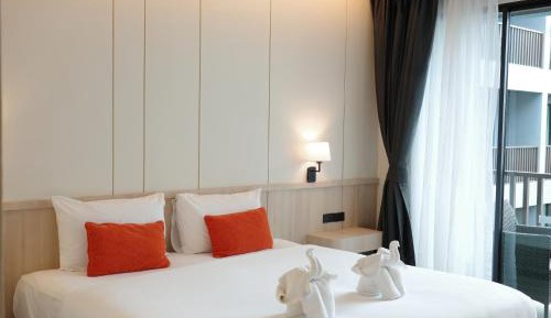 Deluxe Double or Twin Room with Pool View