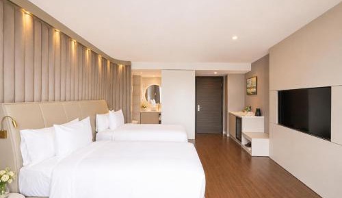 Deluxe Twin Room with balcony and Partial Sea View
