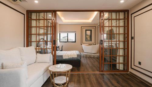 One-Bedroom Premier Apartment