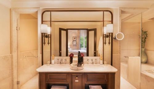 Heritage Wing Graham Greene Suite with King Beds - Metropole Privileges and Benefits 