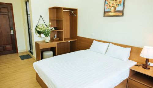 Queen Room with Garden View