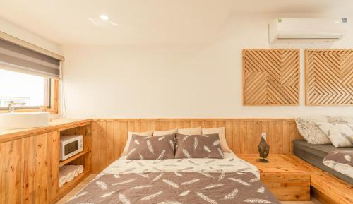 King Studio with Sofa Bed
