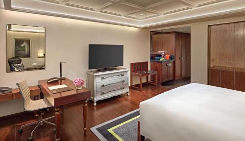 Deluxe King Room - Complimentary daily chocolate hour 5-6pm
