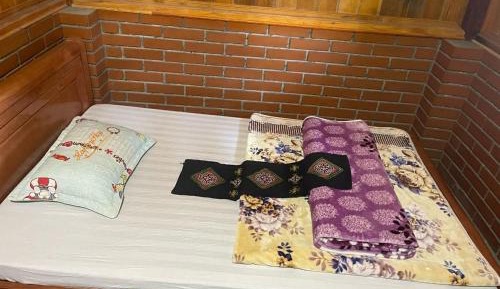 Standard Single Room with Shared Bathroom