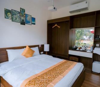 Deluxe Queen Room