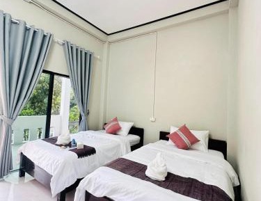 Standard Twin Room with Mountain View