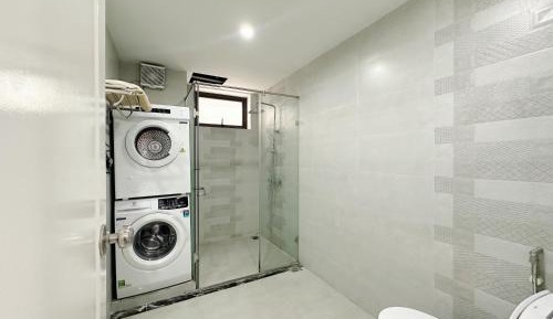 One-Bedroom Apartment with View