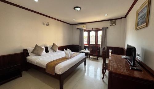Deluxe Double Room (2 Adults + 1 Child)