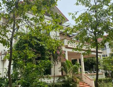 Villa with Garden View