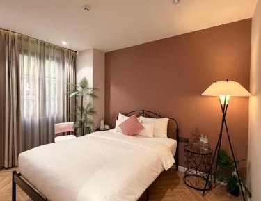 Queen Room with Garden View
