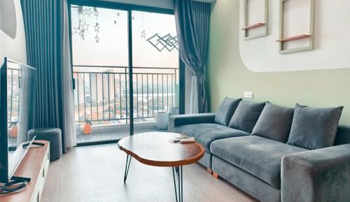 One-Bedroom Apartment with Balcony