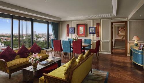 Presidential Suite with Lounge Access