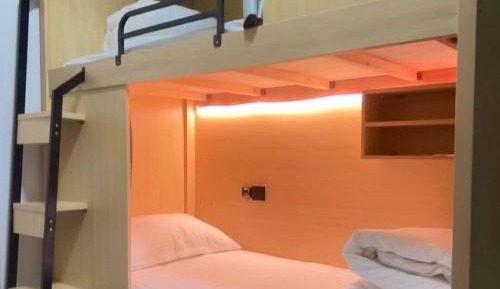 10-Bed Mixed Dormitory Room