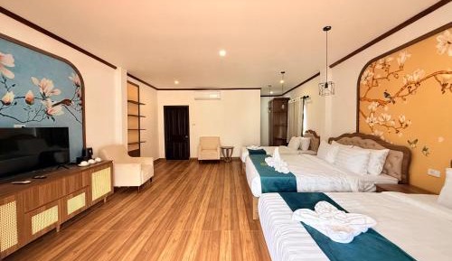 Deluxe Family Room