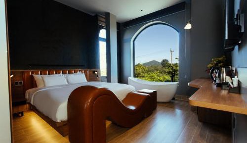 King Room with Spa Bath