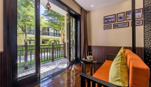 Bungalow with Garden View