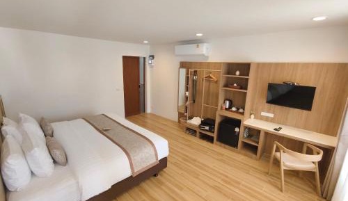 Double or Twin Room with Side Sea View