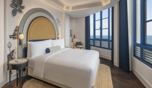 King Sorrento Aria Corner Suite
