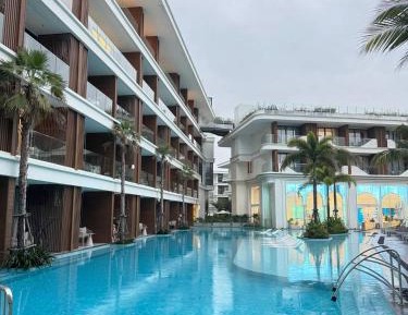 One-Bedroom Apartment with Balcony