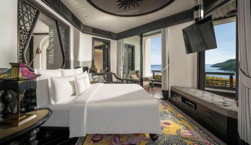 Club King Suite with Panoramic Ocean View