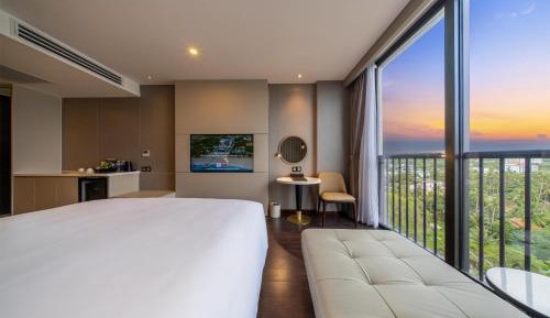 Premium King Room with Sofa Bed and Sea View - Non-Smoking