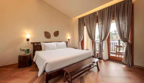Mountain & Pool View President Suite with Balcony