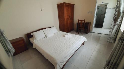 Three-Bedroom Townhouse