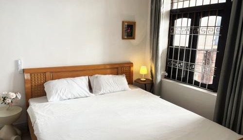 Queen Room with Shared Bathroom