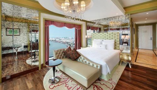 Grand Deluxe King Room High Floor 