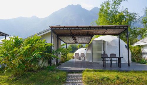Double or Twin Room with Mountain View
