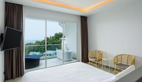 Executive Ocean Jacuzzi Room