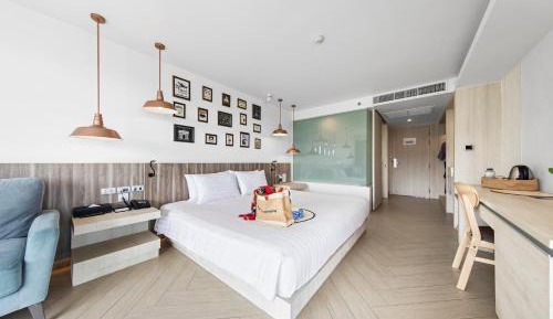 Deluxe Double Room with Balcony and Sea View