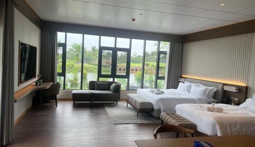Deluxe Family Room