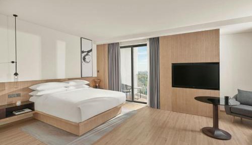 Large King Room with Balcony