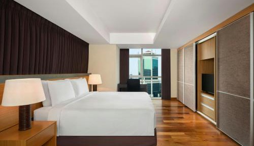 Two-Bedroom Apartment with One King Bed and Two Twin Beds