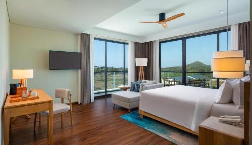 Superior Corner Room