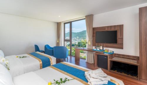 Family Room with Mountain and Sea View