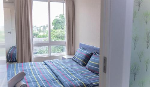 One-Bedroom Apartment with Balcony and City View