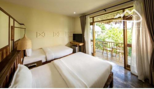 Bungalow with Garden View