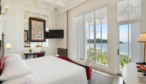 Emerald Bay Room, 1 King Bed, Ocean View, Balcony