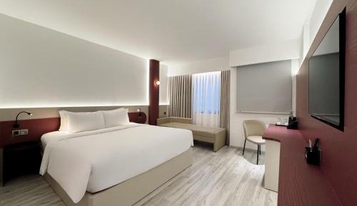 Deluxe King Suite