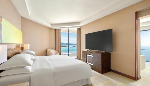 One-Bedroom Executive Suite with Ocean View and Balcony