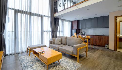 One-Bedroom Apartment with City View