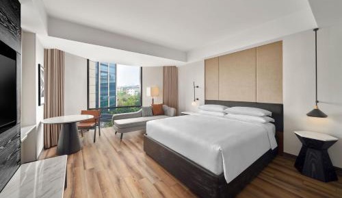 Premier King Room with City View