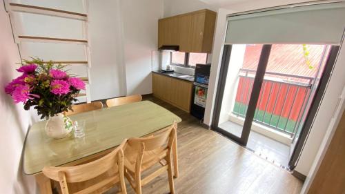One-Bedroom Loft Apartment with Balcony