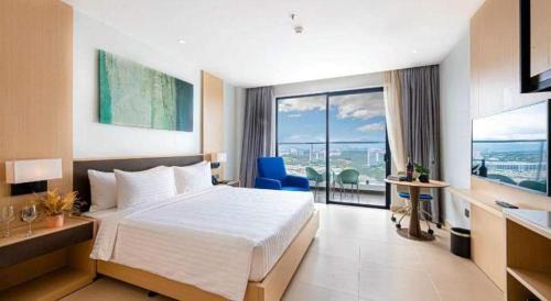Double or Twin Room with Partial Sea View