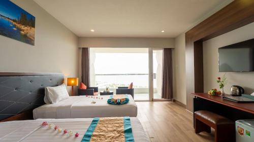 Grand Deluxe Double or Twin Room with Ocean View