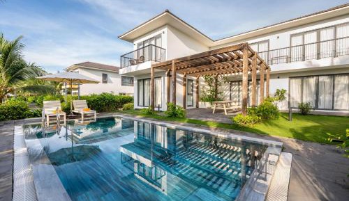 3 Bedroom Beachfront Villa with Private Pool