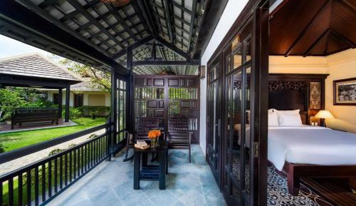 Bungalow with Garden View