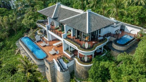 Four-Bedroom Pool Villa with Ocean View